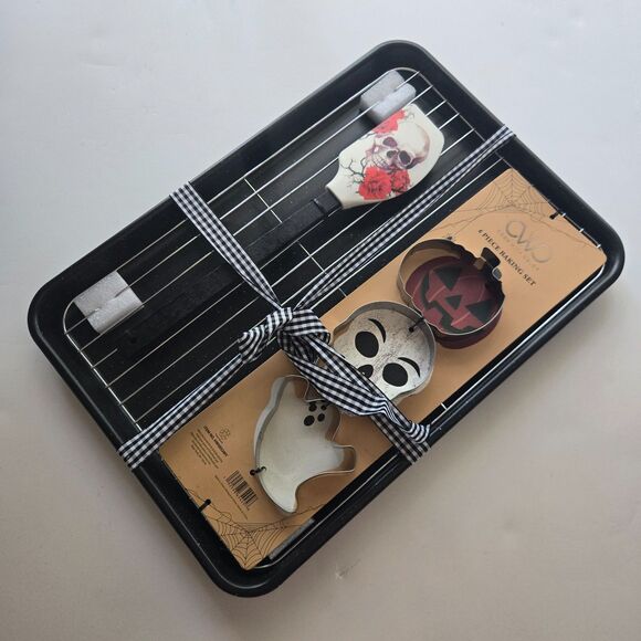 Halloween Baking Sheet 6 Pc Set Ghost Pumpkin Skull Rack Cookie Cutters Spatula - Picture 3 of 3